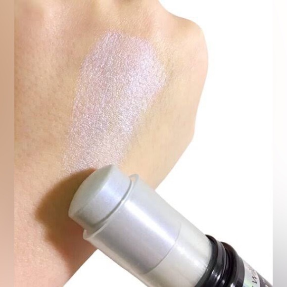 NWT Wet n Wild Megaglo Highlighting Stick Hell-o Darkness Limited Edition - Picture 3 of 3